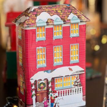 Μεταλλικό Χριστουγεννιάτικο Κουτί σε Σχήμα Σπιτιού