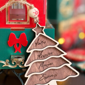 Προσωποποιημένο Ξύλινο Χριστουγεννιάτικο Στολίδι – Δέντρο